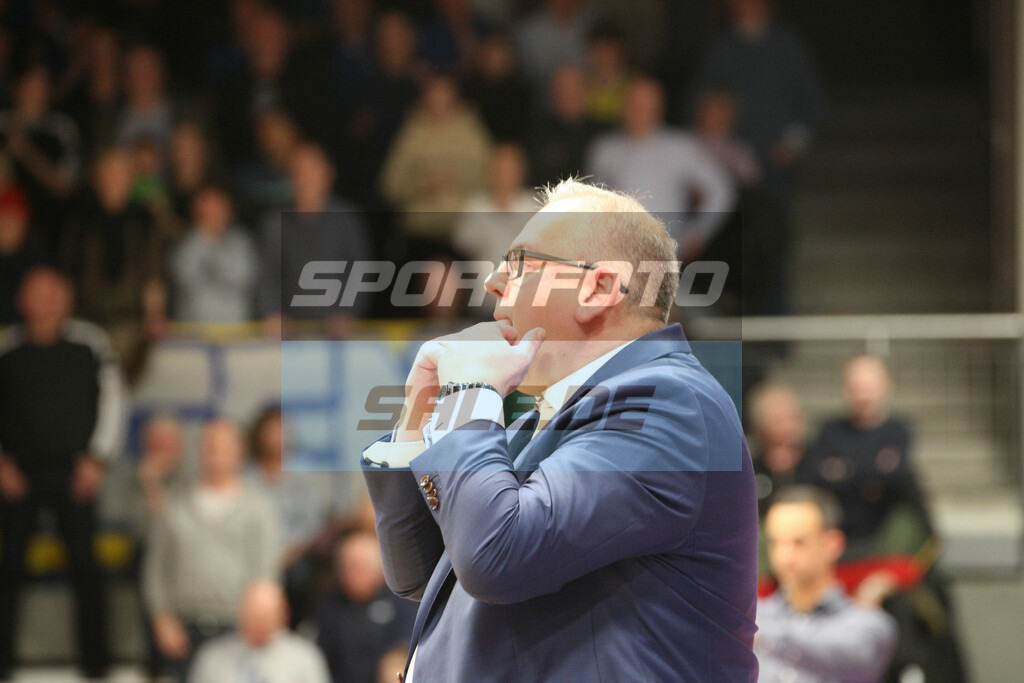 Phoenix Hagen - Bochum | Felix Banobre (Headcoach Bochum) - © Sportfoto-Sale (MK) - Realisiert mit Pictrs.com