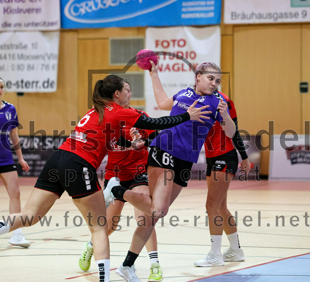 2022-11-05_041_SpVgg_Altenerding_gegen_SpVgg_Erdweg | Erding, Deutschland, 05.11.2022:
Handball, Bezirksoberliga Frauen Altbayern 2022 / 2023, 3. Spieltag, SpVgg Altenerding gegen SpVgg Erdweg, Endergebnis: 27:16

Anna Wallner (SpVgg Erdweg, #6), Selina Becker (SpVgg Altenerding, #69)

Foto: Christian Riedel / fotografie-riedel.net