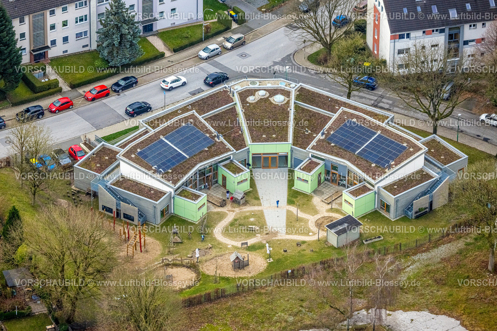 Velbert251201246 | , Luftbild, Kindergarten Leuchtturm, halbrundes Gebäude mit Solardach, Velbert, Bergisches Land, Nordrhein-Westfalen, Deutschland