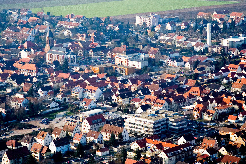 Luftbild: Ortsansicht der Straßen und Häuser der Wohngebiete in Kandel im Bundesland Rheinland-Pfalz in Deutschland. Foto: IMG_5477.jpg vom 21.02.2007 durch Werner Riehm/FLY-FOTO.de