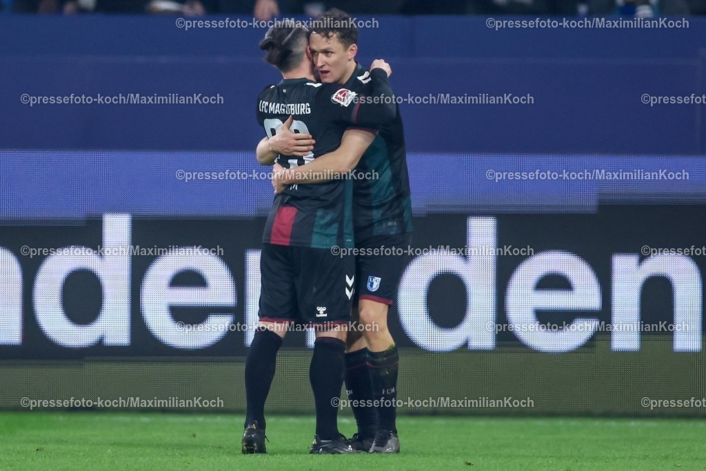 S0401022501082 | 01.02.2025, Fußball, FC Schalke 04 - 1. FC Magdeburg, 2.. Fußball Bundesliga, 20. Spieltag, Veltins-Arena Gelsenkirchen, Saison 2024 2025: Torjubel nach dem 5:1 durch Martijn Kaars (1.FC Magdeburg #9)zusammen mit Baris Atik (1.FC Magdeburg #23)DFB regulations prohibit any use of photographs as image sequences and or quasi-video.