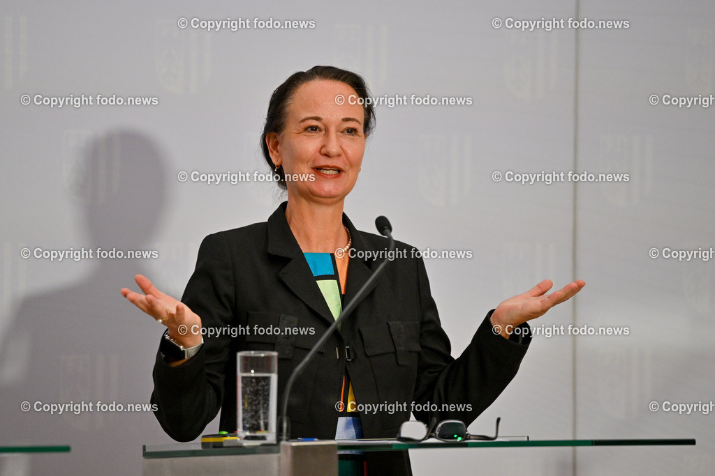 Kick-off-Veranstaltung der Gruendungspraesidentin_ IDSA_ 07.07.2023-50 | 07.07.2023, Landhaus Linz AUT, Kick-off-Veranstaltung der Gruendungspraesidentin, IDSA, im Bild Stefanie Lindstaedt (Gruendungspraesidentin des Institute of Digital Sciences Austria (IDSA))