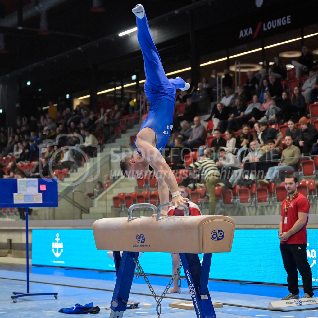 Schweizer Meisterschaften Kunstturnen Mannschaften Männer (A) - 22. November 2025 | Schweizer Meisterschaften Kunstturnen Mannschaften Männer (A)AXA Arena, WinterthurBild: Sportfotografie Markus Aeschimann | www.markus-aeschimann.ch - Realisiert mit Pictrs.com