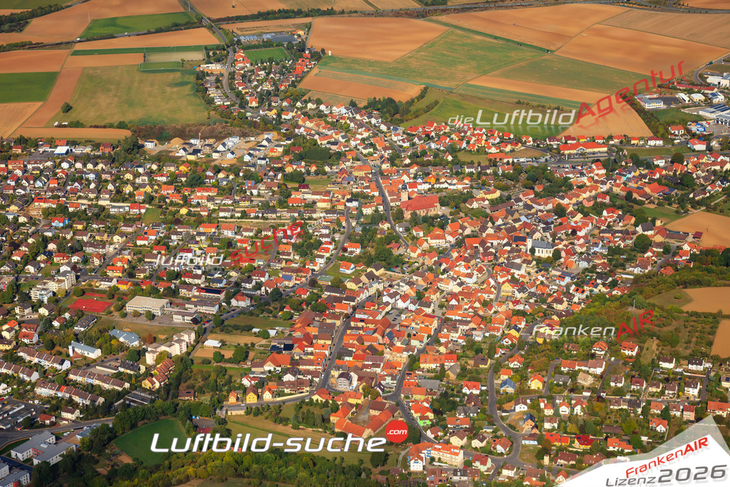 Die Luftaufnahme der Stadt Estenfeld wurde vom UL-Flugzeug heraus erstellt ( keine Drohne )- hohe Auflösung für beste Qualität