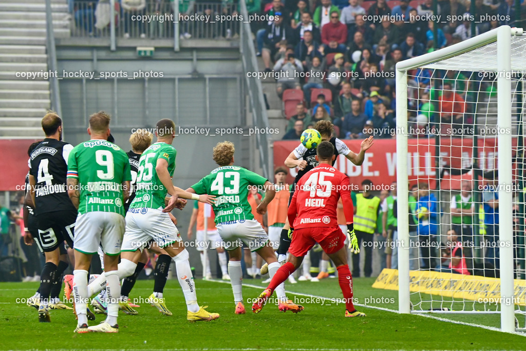 SK Puntigamer Sturm vs. SK Rapid Wien Siegerehrung, Impressionen | #9 Guido Burgstaller SK Rapid, #43 Leopold Querfeld SK Rapid, #45 Niklas Hedl SK Rapid, SK Puntigamer Sturm vs. SK Rapid Wien Siegerehrung, Impressionen, SK Puntigamer Sturm vs. SK Rapid Wien Siegerehrung, Impressionen am 01.05.2024 in Klagenfurt (Wörthersee Stadion ), Austria, (Photo by Bernd Stefan)