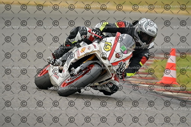 25bt05-0571 | markuskiefer.com - Realisiert mit Pictrs.com