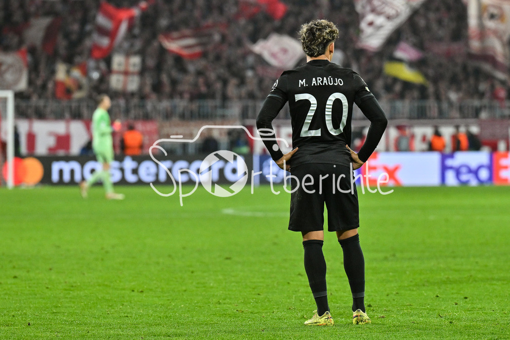 FC Bayern München - Sporting Lissabon | MUNICH, GERMANY - 09. DECEMBER: im Bild ein enttäuschter Maximiliano ARAUJO (Sporting CP 20) / Einzelfoto / Freisteller während dem Match zwischen dem FC Bayern München und Sporting Lissabon am 6. Spieltag der UEFA Champions League Ligaphase in der Allianz Arena
