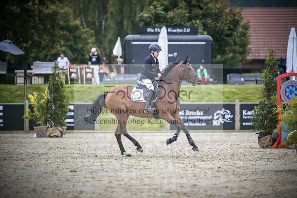 DOS_2093 | Entdecke hochwertige Reitturnierfotos von Foto Oger. Professionell, emotional und authentisch – jetzt Lieblingsmomente im Shop bestellen.Deutschlandweite Turnierfotografie. - Realisiert mit Pictrs.com