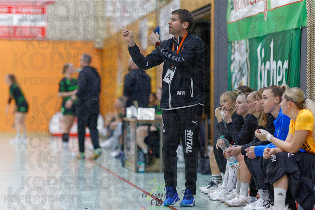 Frauen Oberliga Mitte (HHV); HSG Kleenheim/Langgöns II - HSG Eibelshausen/Ewersbach | Frauen Oberliga Mitte (HHV); HSG Kleenheim/Langgöns II - HSG Eibelshausen/Ewersbach am 01.11.2025 in Oberkleen (Weidig-Halle)Photo © 2025 - Jörg Heinrich - Realisiert mit Pictrs.com