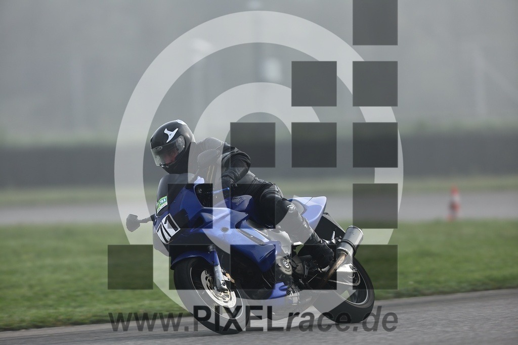 0071-20250928_00134 | Schöne Erinnerungen an spannende Momente - das festzuhalten ist unser Job. PIXELrace.de ist seit 2003 auf den Rennstrecken Europas unterwegs um die Action draußen beim Fahren und die wunderbare Stimmung imm Fahrerlager für euch einzufangen.