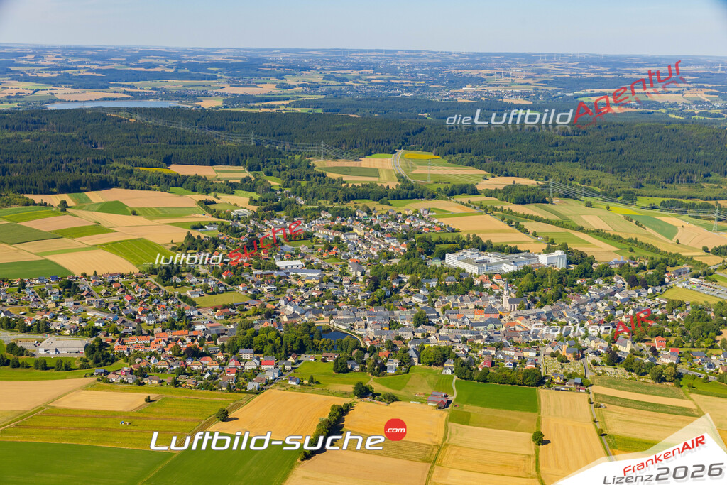 Luftaufnahme von  Kirchenlamitz - Die Luftaufnahme wurde 2025 vom UL-Flugzeug heraus erstellt ( keine Drohne ) - Hochauflösende Luftaufnahme - für professionelle Ausdrucke geeignet. Die Geschenkidee !Mit Lizenz und Bildrechte bestellbar