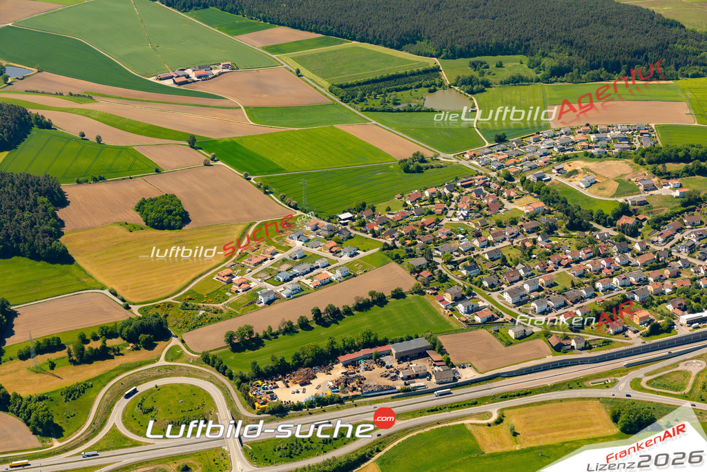 Das Luftbild zeigt : Wetterfeld Roding - Die Luftaufnahme wurde 2024 vom UL-Flugzeug aus erstellt ( keine Drohne ) - Hochauflösende Luftaufnahme - Für grossformatige Ausdrucke geeignet. Die Geschenkidee !Mit Lizenz und Bildrechte bestellbar