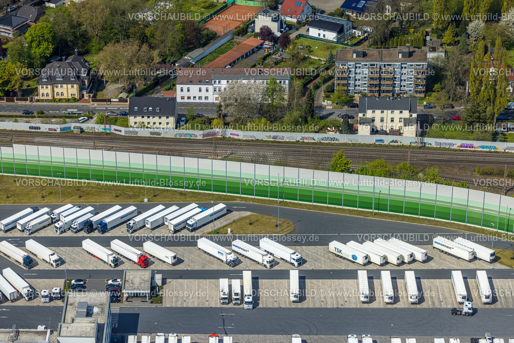 Herne230403447West | Luftbild, Nordfrost LKW Parkplatz, Schallschutzwand, Unser Fritz, Herne, Ruhrgebiet, Nordrhein-Westfalen, Deutschland