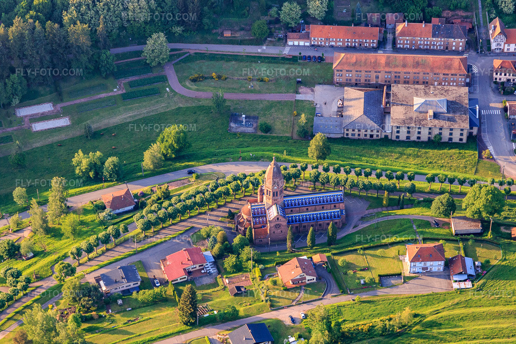 Aerial view: Église Saint-Louis de Saint-Louis-lès-Bitche in Saint-Louis-lès-Bitche in the state Moselle, France. – Photo: IMG_107262.jpg taken on 05/18/2018 by Werner Riehm/FLY-FOTO.com – Resolution of the original: 4835 x 3223 px – Archiprêtré de Rohrbach-lès-Bitche - Diocèse de Metz