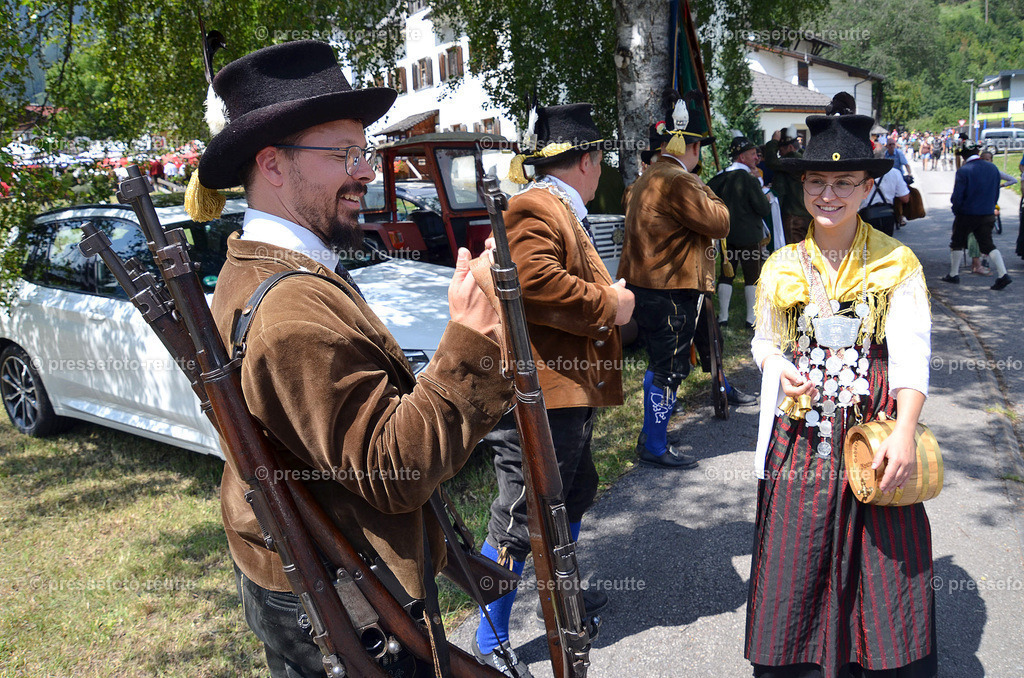 IMPRESSION-news-2022-Juli24-Bezirksschuetzenfest-Elbigenalp-D51-DSC_1217 | Info aus dem Bezirk Reutte/Ausserfern Tirol sowie eine umfangreiche Bilddatenbank über die gesamte Region: Lechtal, Talkessel Reutte, Tannheimertal, Zwischentoren. Lech, Plansee, Zugspitze, Grenztunnel, B179, Fernpassstraße, Verkehr, Lawinen, Tradition, - Realisiert mit Pictrs.com
