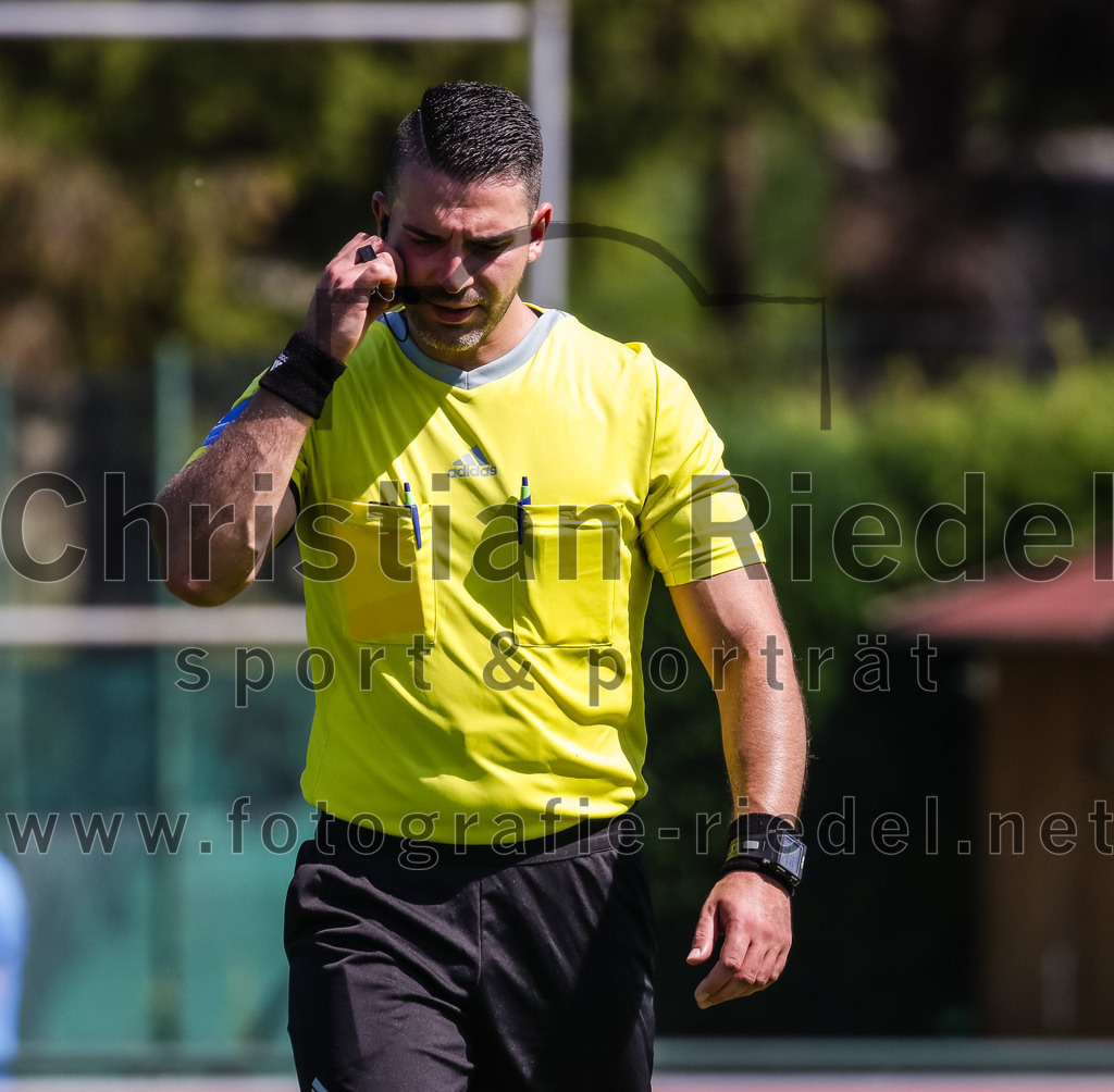 2023-08-12_110_FC_Langengeisling_gegen_ESV_Freilassing | Erding, Deutschland, 12.08.2023:
Fußball, Bezirksliga Oberbayern Ost 2023 / 2024, 4. Spieltag, FC Langengeisling gegen ESV Freilassing, Endergebnis: 2:1

Schiedsrichter Vincenzo Amoro

Foto: Christian Riedel / fotografie-riedel.net