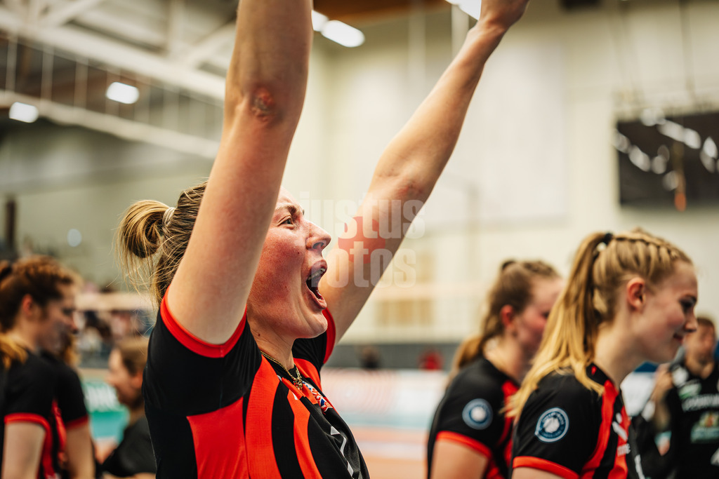 Volleyball | Frauen | Saison 2025/2026 | Volleyball Bundesliga | ETV Hamburger Volksbank Volleys vs. Dresdner SC | 15.11.2025 | Leonie Körtzinger (#7, ETV Hamburger Volksbank Volleys) jubelt