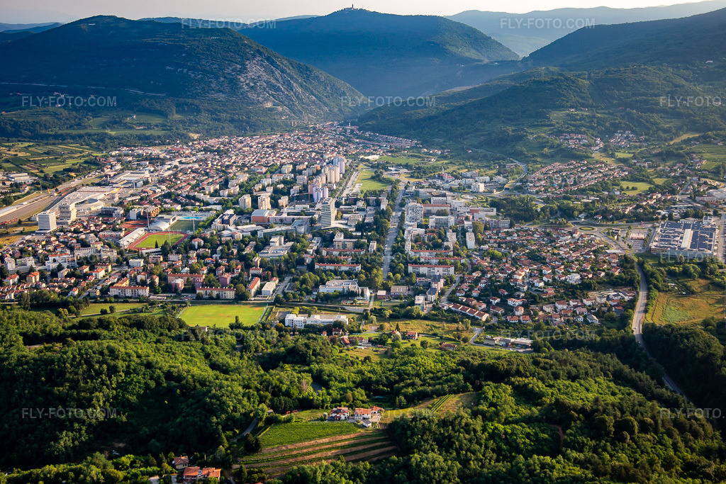 Aerial view: View of the town in the district Solkan in Nova Gorica in the state Slovenia, Slovenia. – Photo: IMG_137621.jpg taken on 07/16/2023 by Werner Riehm/FLY-FOTO.com – Resolution of the original: 5173 x 3449 px