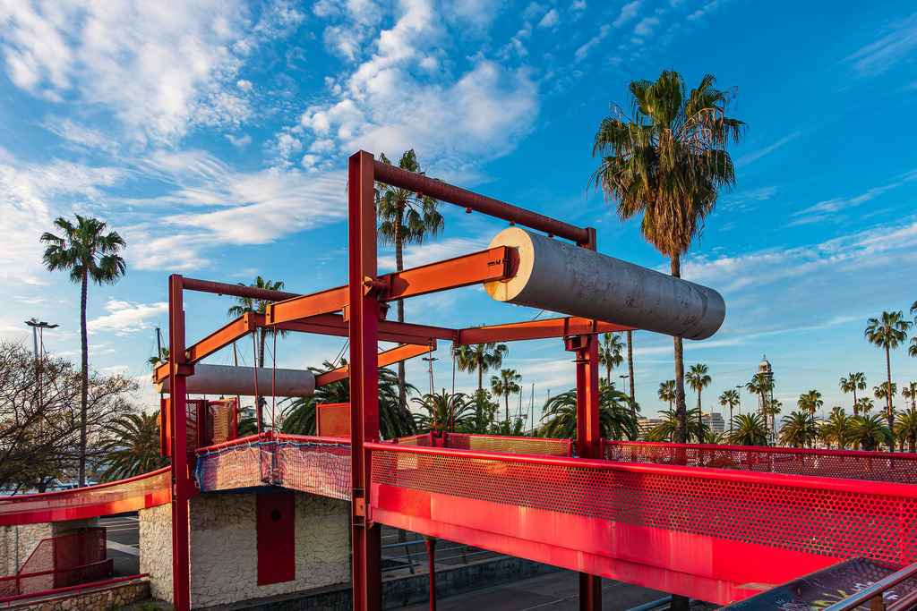 Rote Brücke am Hafen der Stadt Barcelona, Spanien | Rote Brücke am Hafen der Stadt Barcelona, Spanien.                                        