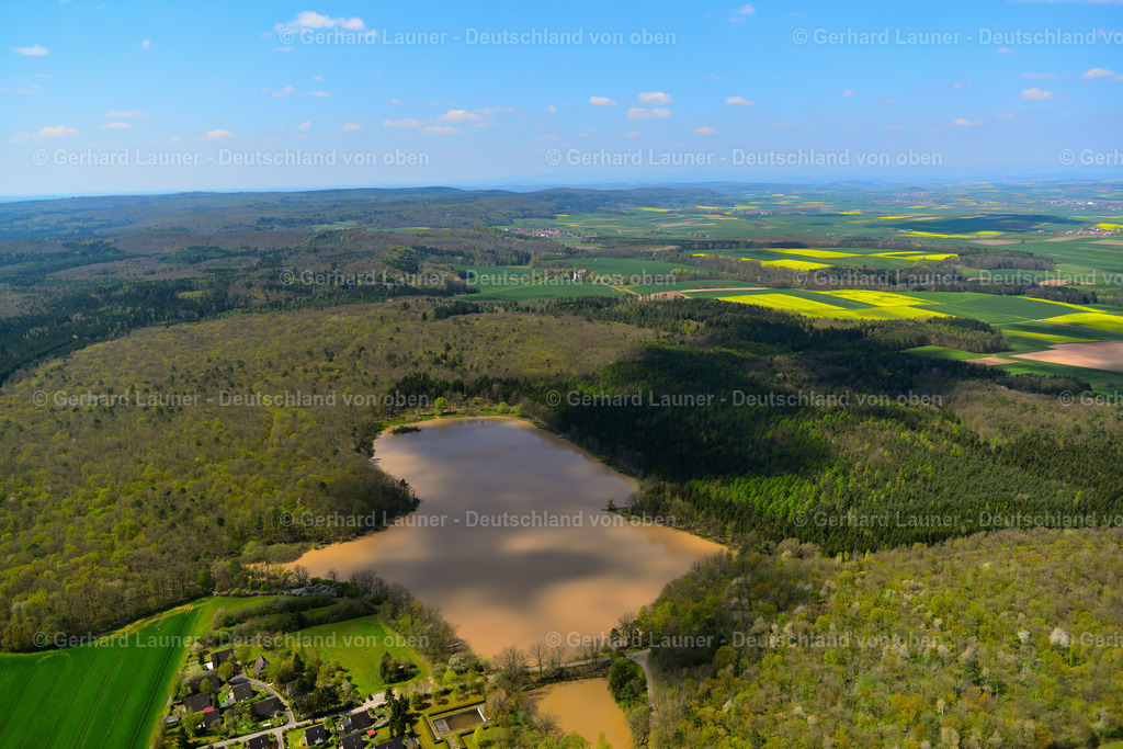 3600295 | Fränkische Landschaft mit Reutsee bei Sulzdorf a.d.Lederhecke