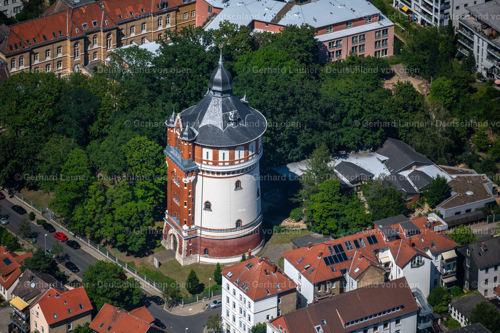4036306 | BRAUNSCHWEIG 31.07.2020 Bauwerk des Industriedenkmales Wasserturm BS|ENERGY an der Hochstraße - Giersbergstraße in Braunschweig im Bundesland Niedersachsen, Deutschland. Weiterführende Informationen bei: BS|ENERGY Braunschweiger Versorgungs-AG &amp; Co.KG. // Building of industrial monument water tower BS|ENERGY in Brunswick in the state Lower Saxony, Germany. Further information at: BS|ENERGY Braunschweiger Versorgungs-AG &amp; Co.KG. Foto: Gerhard Launer