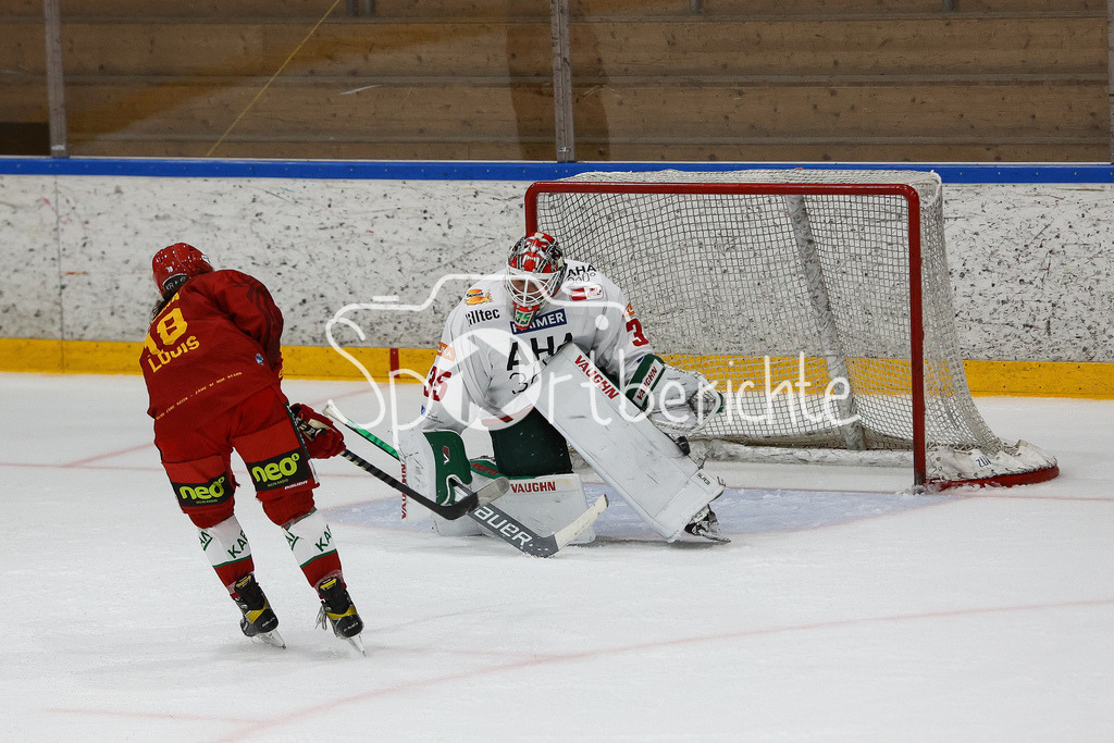 SC Langnau Tigers - Augsburger Panther | Markus KeLLER (AEV #35) haelt einen Penalty von Anthony LOUIS (SCL #18)