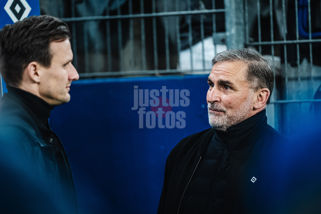 Fußball | Männer | Saison 2024/2025 | 2. Fußball-Bundesliga | 18. Spieltag | Hamburger SV vs. 1. FC Köln | 18.01.2025 | v.l. Claus Costa und Stefan Kuntz (HSV)