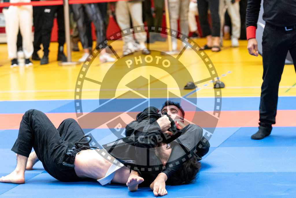 20231118PBB10817 | Fighters compete during the AJP Tour 600 Frankfurt Championship in Frankfurt/Main, Germany, on November 18, 2023.
