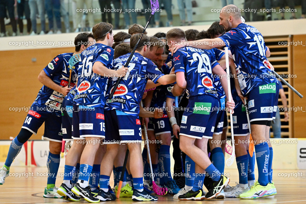 VSV Unihockey vs. Wiener Floorball Verein | #13 Jan Sláma VSV Unihockey, #66 Jakob Rainer VSV Unihockey, Jubel VSV Unihockey Mannschaft, VSV Unihockey vs. Wiener Floorball Verein, VSV Unihockey vs. Wiener Floorball Verein am 18.05.2025 in Villach (Ballspielhalle St. Martin), Austria, (Photo by Bernd Stefan)
