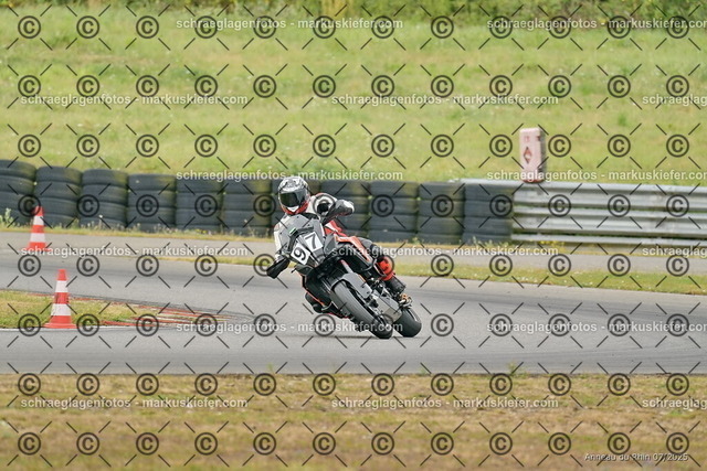 25bt05-0593 | markuskiefer.com - Realisiert mit Pictrs.com