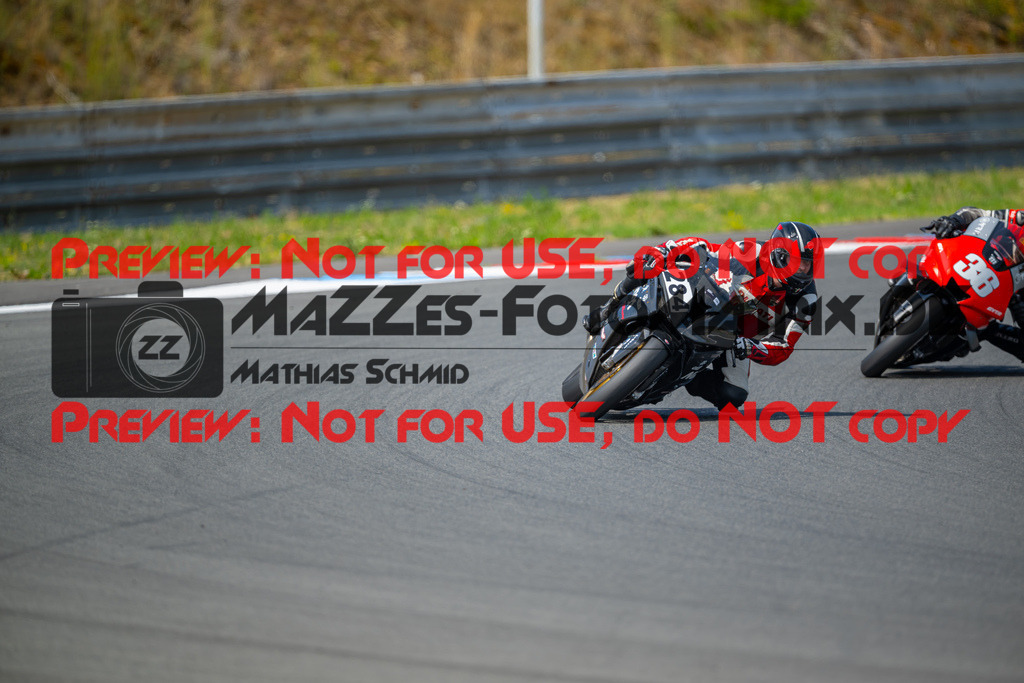 MaZZes-Fotomatrix-20260801-454893 | WEISS