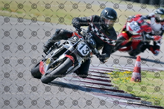 26BT02-1017 | markuskiefer.com - Realisiert mit Pictrs.com