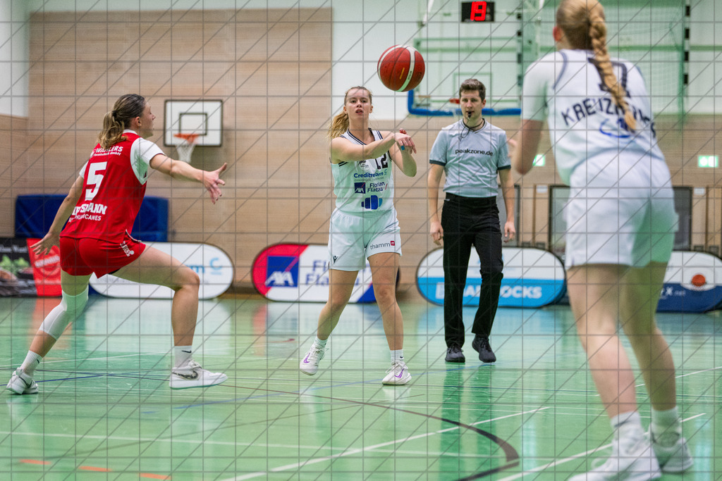 2. DBBL Nord 25/26 | Spieltag 13 | BBC Osnabrück vs. BG 89 Avides Hurricans | 21.12.25: 2. DBBL Nord 25/26 | Spieltag 13 | BBC Osnabrück vs. BG 89 Avides Hurricans / Osnabrück / Deutschland  //   CREDIT:www.bullenfotos.de, Martin König, Hörner Weg 40, D-49078 Osnabrück, +4917663732967 // Nutzung und Weitergabe nur zu den vereinbarten Zwecken. Presseanfragen an Ersteller. Alle Rechte beim Ersteller. Honorierung nach MFM. - Realisiert mit Pictrs.com
