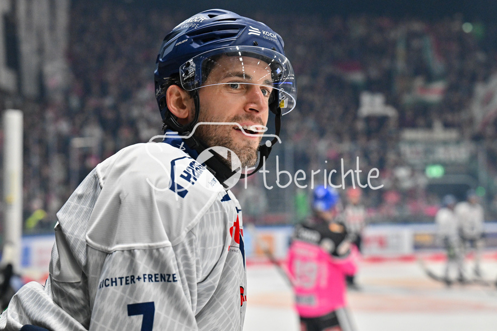 Augsburger Panther - Straubing Tigers | im Bild Taylor LEIER  (Straubing Tigers #7) / Freisteller / EInzelfoto / DEL: Augsburger Panther - Straubing Tigers, Curt Frenzel Stadiom am 20.10.2024