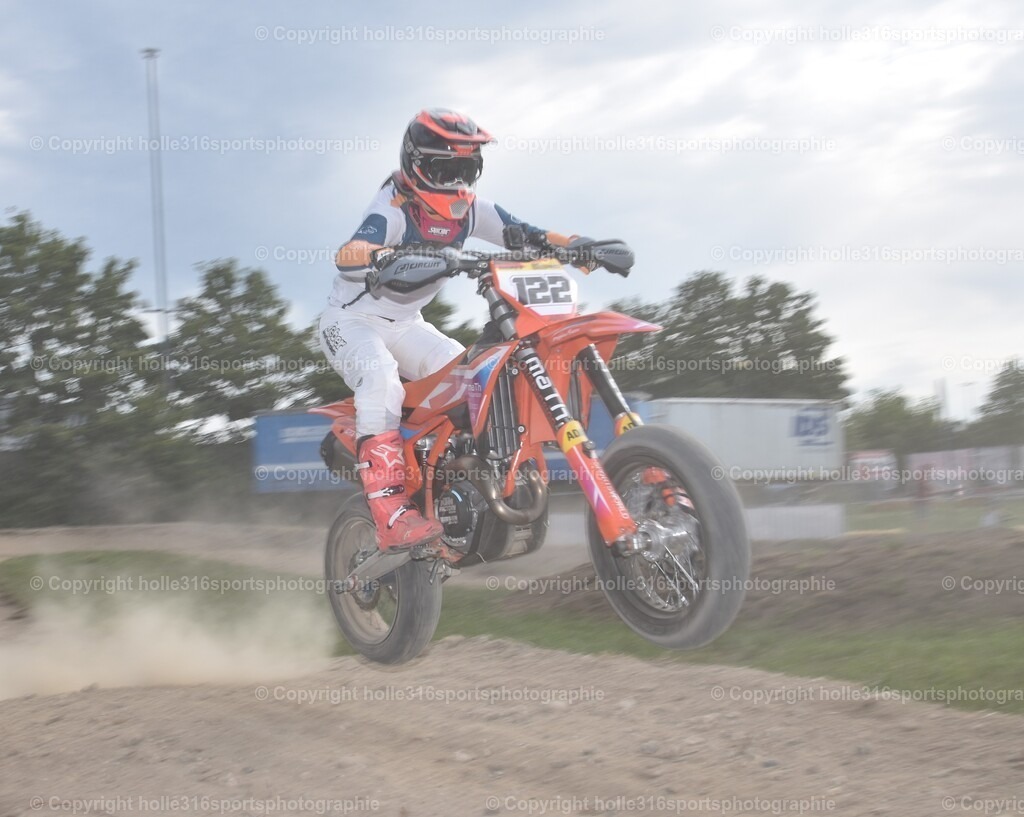 DSC_0536 | Sportfotografie , Motorsport, Motoross, Reitsport, Mointainbike, Enduro,
Landschaft , Outdoor, Eventfotografie, Landschaft, Bilder online bestellen - Realisiert mit Pictrs.com