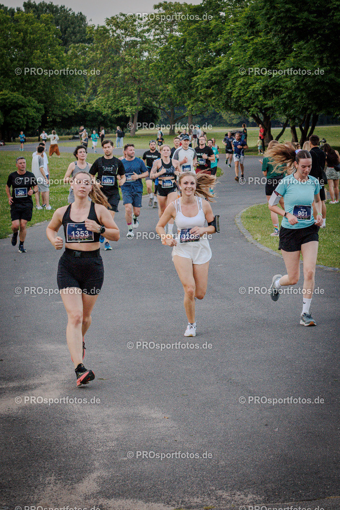 Sparda-Bank Nachtlauf Bonn; Bonn, 18.06.2025 | Impressionen vom Sparda-Bank Nachtlauf Bonn am 18.06.2025 in Bonn (Nordrhein-Westfalen). 