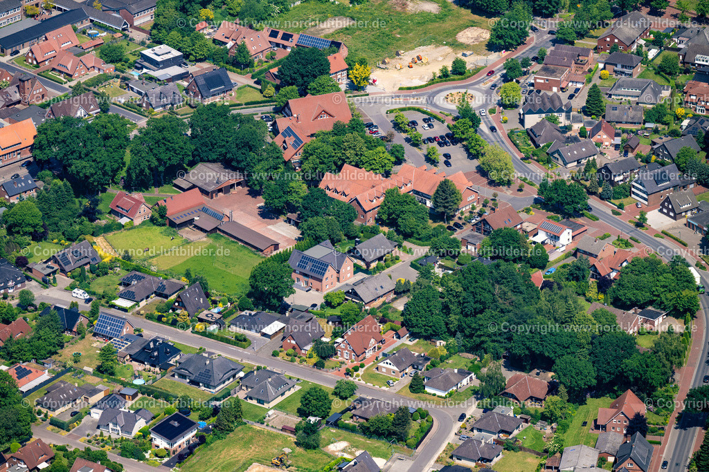Cappeln_Marktplatz_ELS_0818050623 | CAPPELN (OLDENBURG) 05.06.2023 Stadtansicht des Innenstadtbereiches in Cappeln (Oldenburg) im Bundesland Niedersachsen, Deutschland. // City view on down town in Cappeln (Oldenburg) in the state Lower Saxony, Germany. Foto: Martin Elsen