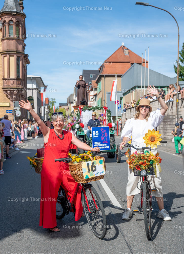 15_Winzerfestumzug-Bensheim | bbe, Bensheim, Winzerfestunmzug 2025, die beiden Christines, Cjhristine Klein und Chjristine Deppert, ,, Bild: Thomas Neu