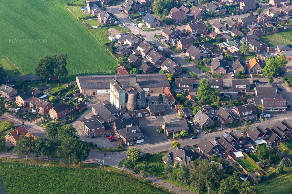 Aerial view: View of the town in Winterswijk Meddo in the state Gelderland, Netherlands. – Photo: IMG_008235.jpg taken on 07/18/2020 by Werner Riehm/FLY-FOTO.com – Resolution of the original: 5131 x 3421 px