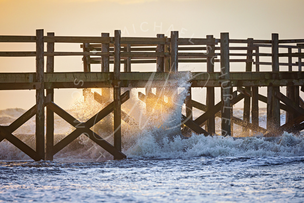 2023-01-30 SPO Strand Wind Sturm Wellen Sonnenuntergang - 157 | Schwotte Media - Realisiert mit Pictrs.com