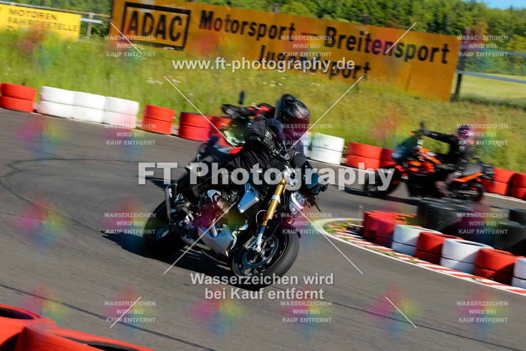 Moto-TeamOBK-21328 | Hier findet Ihr Bilder von Touristenfahrten auf der Nürburgring Nordschleife oder von anderen Veranstaltungen die ich besucht habe. Viel Spass beim Durch Schauen 
