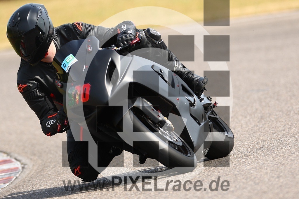 0970-20250601_00568 | Schöne Erinnerungen an spannende Momente - das festzuhalten ist unser Job. PIXELrace.de ist seit 2003 auf den Rennstrecken Europas unterwegs um die Action draußen beim Fahren und die wunderbare Stimmung imm Fahrerlager für euch einzufangen.