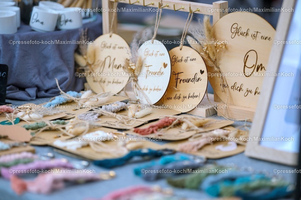 CR29112501011 | 29.11.2025, Castrop-Rauxel, Pünktlich zur Vorweihnachtszeit öffnen die ersten Weihnachtsmärkte in Nordrhein-Westfalen. Eindrücke rund um den Weihnachtsmarkt auf dem Hof Menken in Castrop-Rauxel. Kunsthandwerk