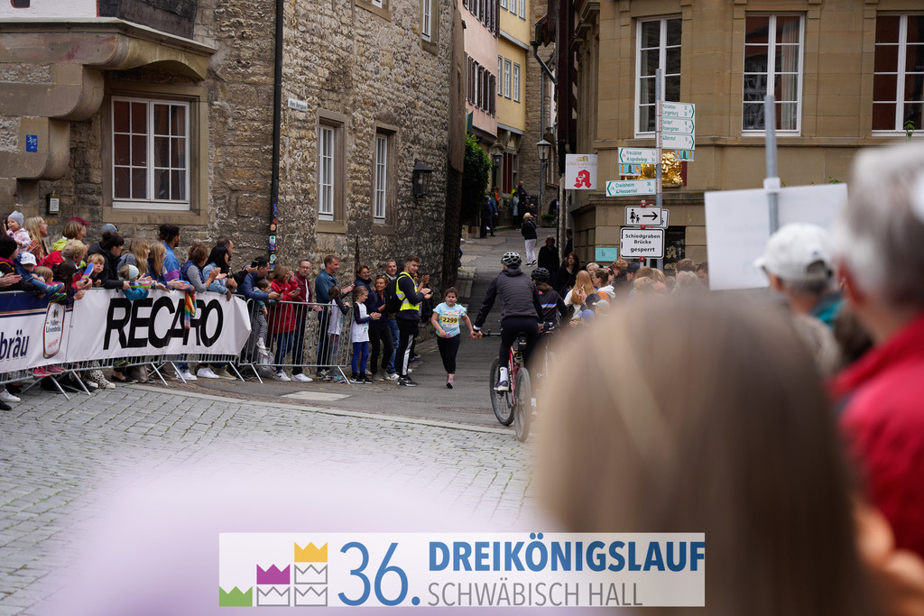 AOK Junior Cup 400m | 3Königslauf 2022 AOK Junior Cup 400m - Realisiert mit Pictrs.com