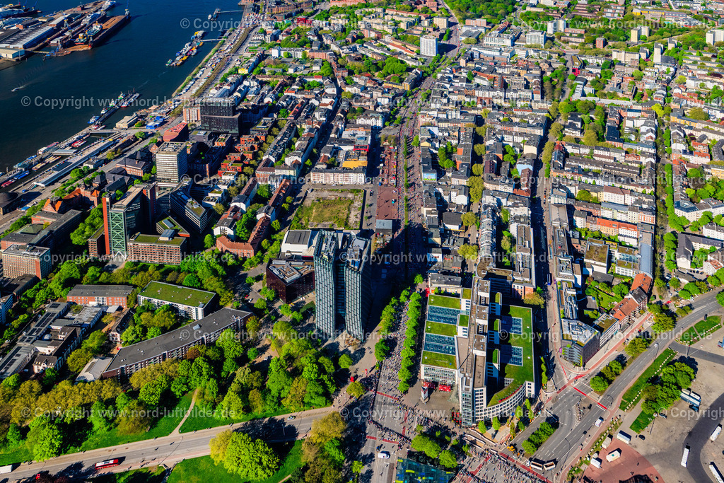 Hamburg_St_Pauli_Reeperbahn_Marathon_ELS_1129270425 | HAMBURG 27.04.2025 Innenstadtbereich im Stadtgebiet im Ortsteil Sankt Pauli in Hamburg, Deutschland. // Cityscape of the district in the district Sankt Pauli in Hamburg, Germany. Foto: Martin Elsen