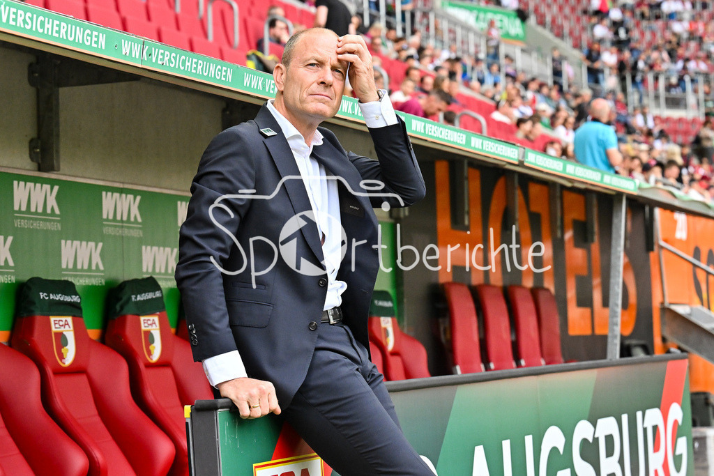 FC Augsburg - SG Eintracht Frankfurt | Im Bild Jess THORUP Trainer FC Augsburg vor der Partie gegen Frankfurt / Einzelfoto / Freisteller / Bundesliga: FC Augsburg - Eintracht Frankfurt, WWK Arena am 20.04.2025