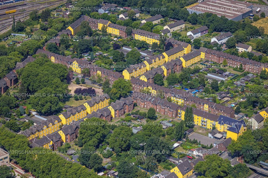 Duisburg220702429 | Luftbild, Duisburger Jupp-Kolonie, Arbeitersiedlung mit Reihenhäusern, Steigerstraße und Glückaufstraße mit begrüntem Innenhof, Alt-Hamborn, Duisburg, Ruhrgebiet, Nordrhein-Westfalen, Deutschland
