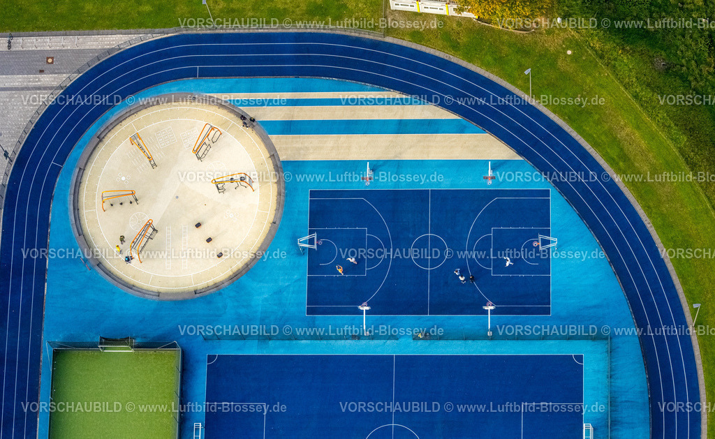 Kleve241014663 | Luftbild, Basketballfeld und Spielplatz am Berufskolleg, blaues Spielfeld, Kleve, Niederrhein, Nordrhein-Westfalen, Deutschland