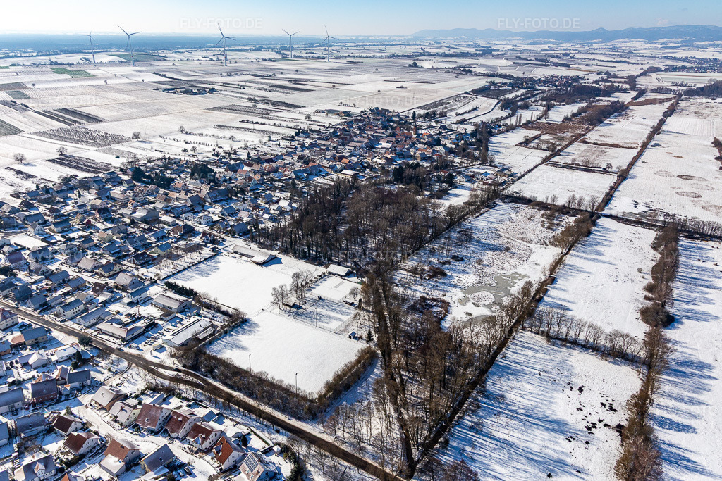 Luftbild: Winterluftbild im Schnee in Winden im Bundesland Rheinland-Pfalz in Deutschland. Foto: IMG_124770.jpg vom 11.02.2021 durch Werner Riehm/FLY-FOTO.de