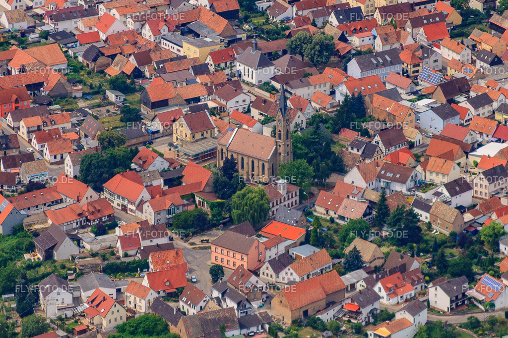 St. Johannes der Täufer | Luftbild: St. Johannes der Täufer im Ortsteil Sondernheim in Germersheim im Bundesland Rheinland-Pfalz in Deutschland. Foto: IMG_29783.jpg vom 02.07.2010 durch Werner Riehm/FLY-FOTO.de - Realisiert mit Pictrs.com